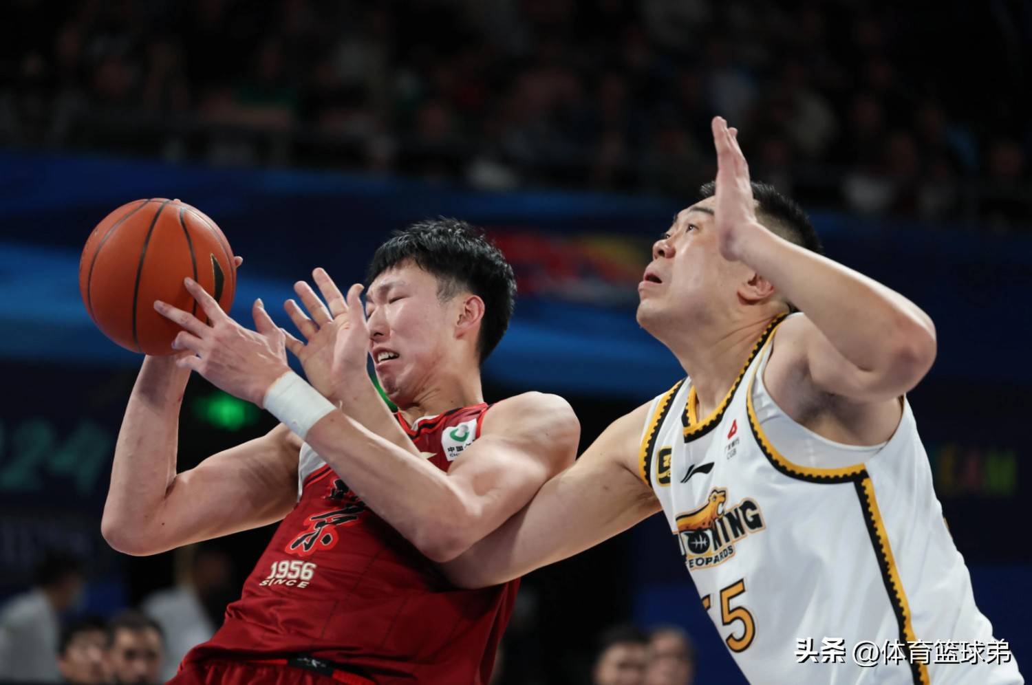 od体育教练-关于新赛季揭幕，双雄对决引发球迷热情高涨的信息