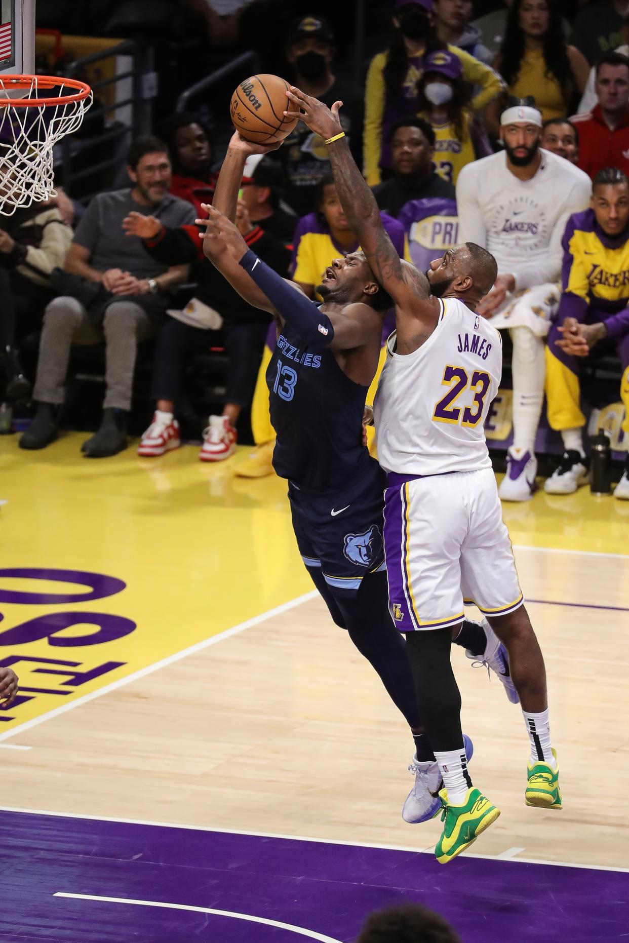 od体育入口-猛龙灰熊之间的角逐：小托马斯砍下32分的简单介绍