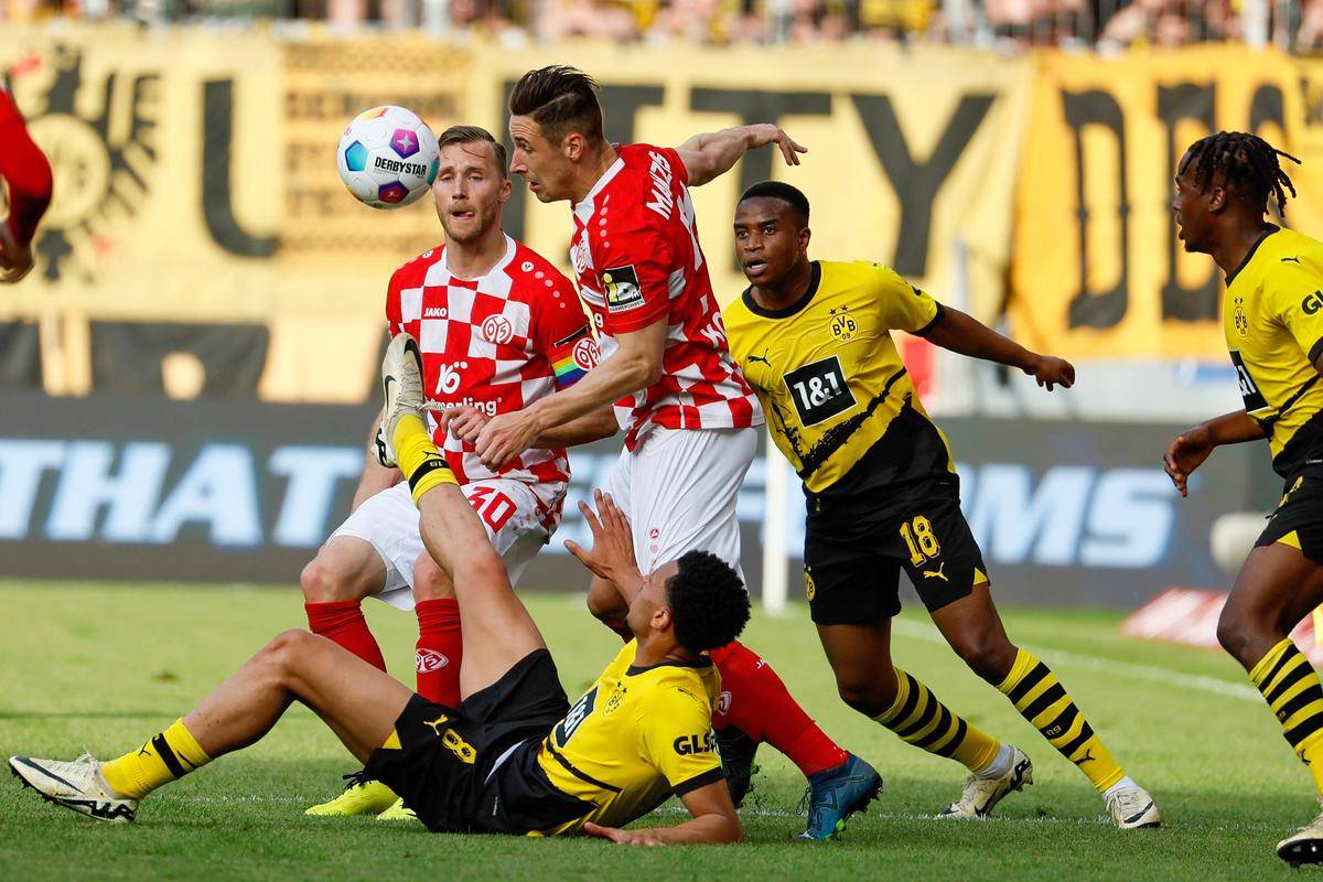 od体育网站入口-美因茨队在比赛中体现出色的团队默契