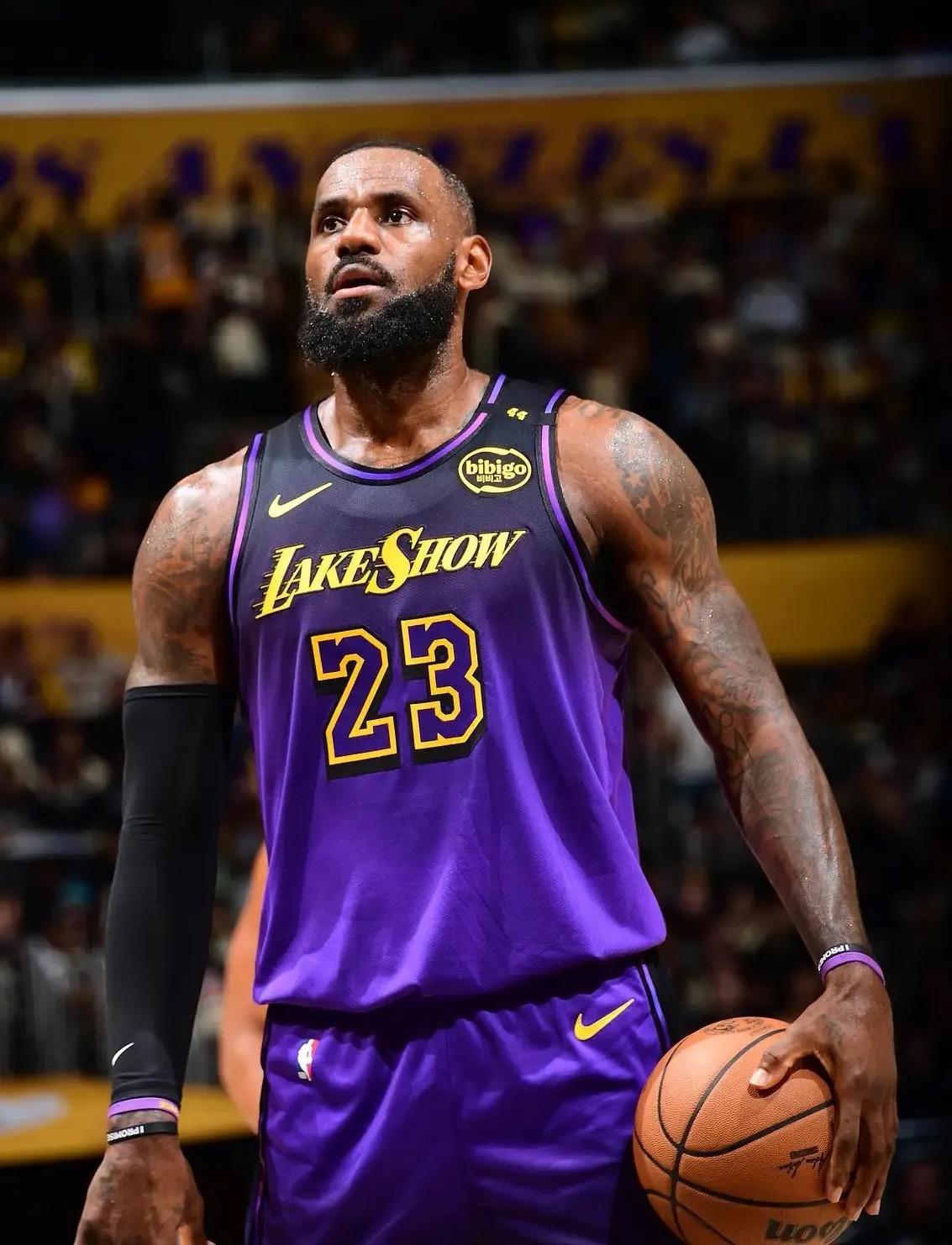 关于新秀表现抢眼,湖人惨遭惨败的信息